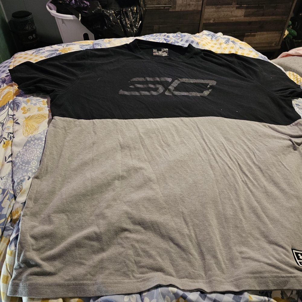 Under Armour Black and Gray Short Sleeve Tee